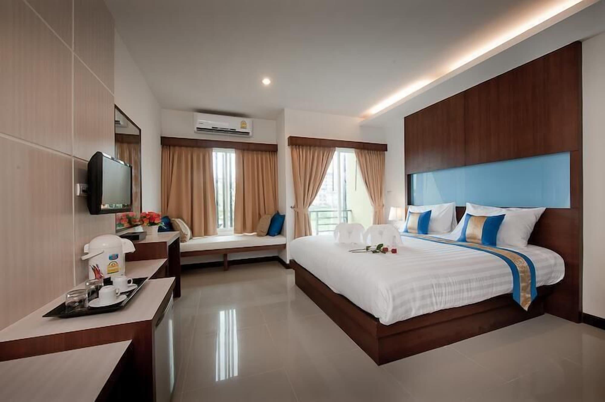 Tuana Blue Sky Patong Hotel Екстериор снимка