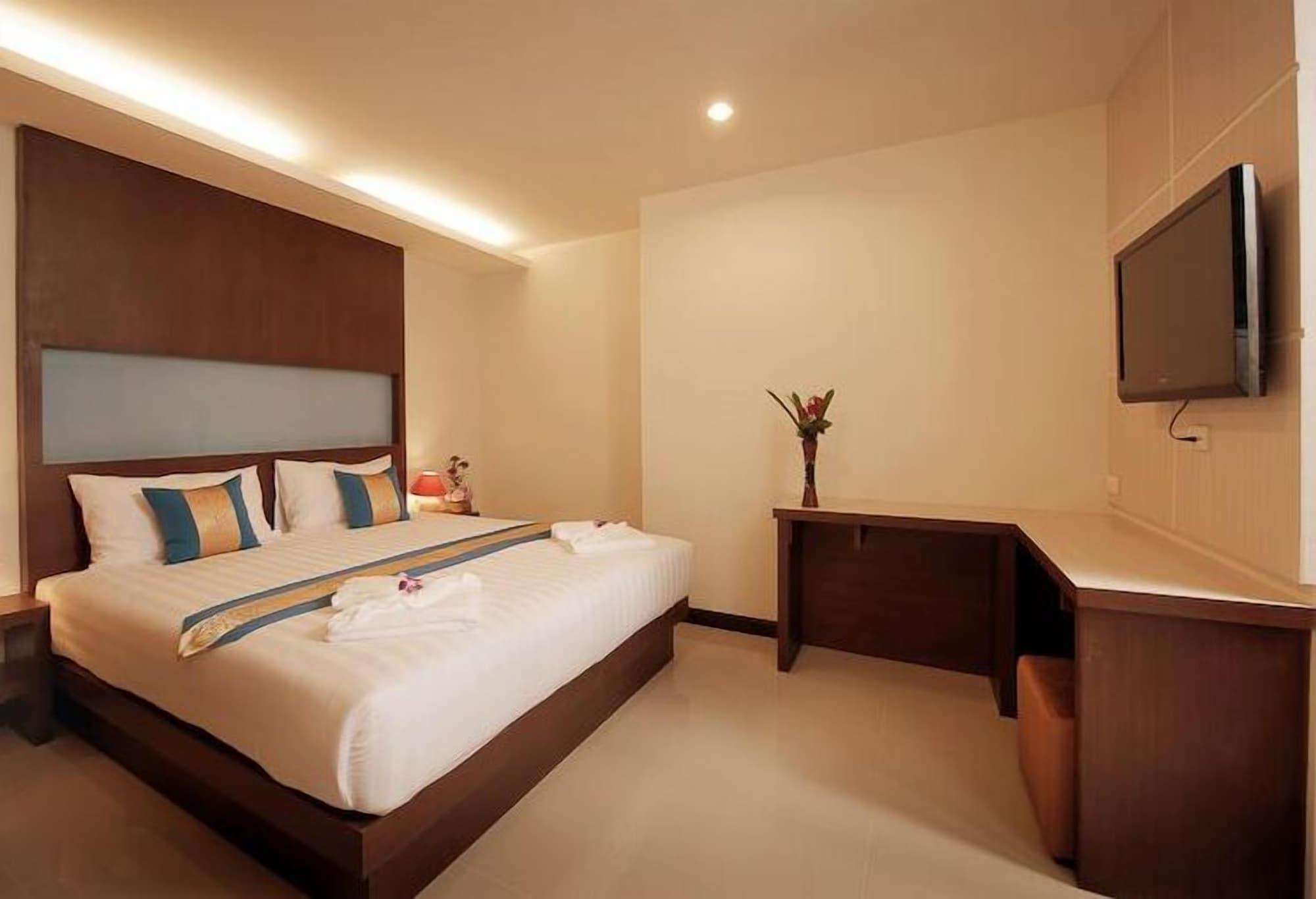 Tuana Blue Sky Patong Hotel Екстериор снимка