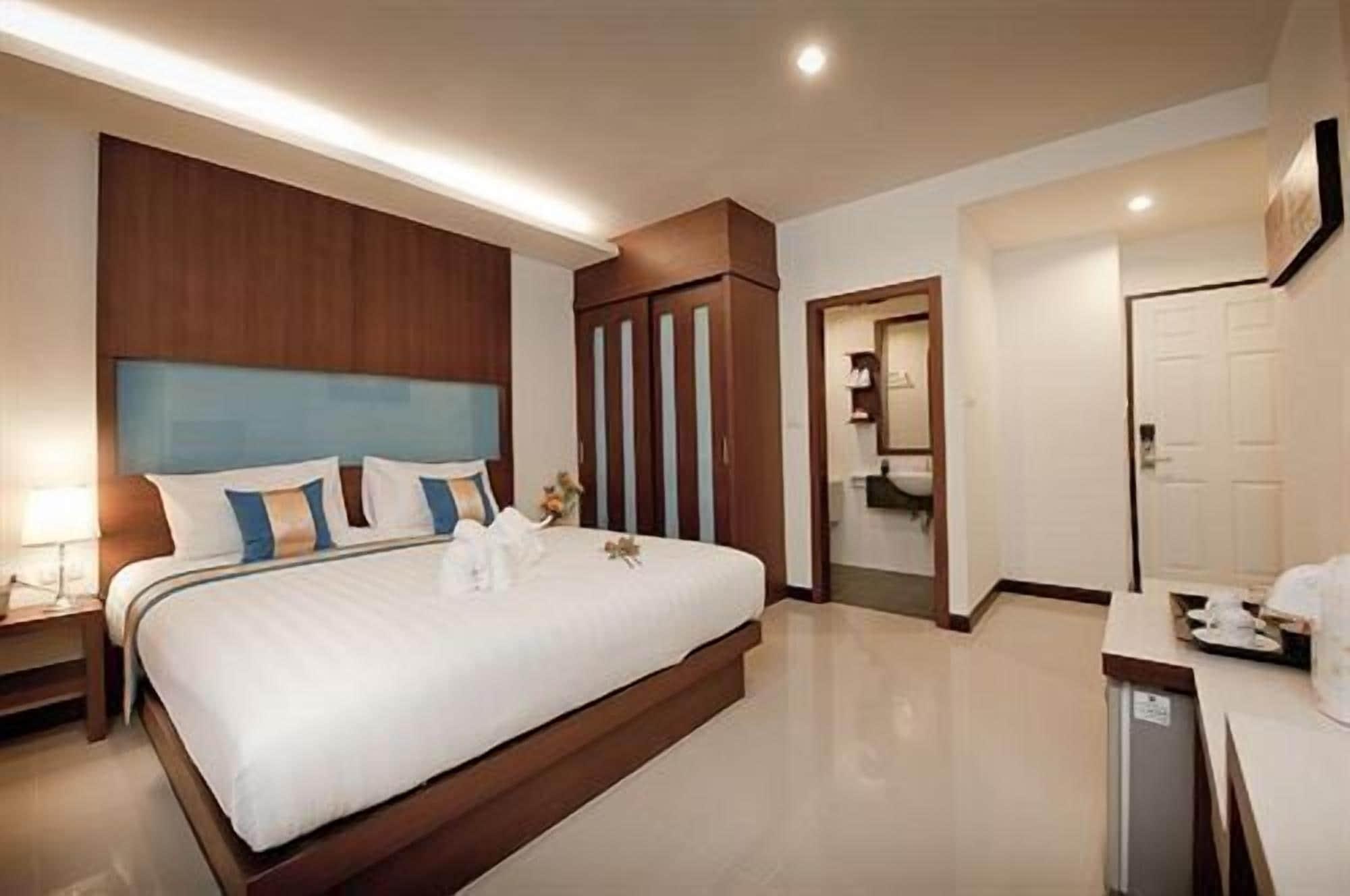 Tuana Blue Sky Patong Hotel Екстериор снимка