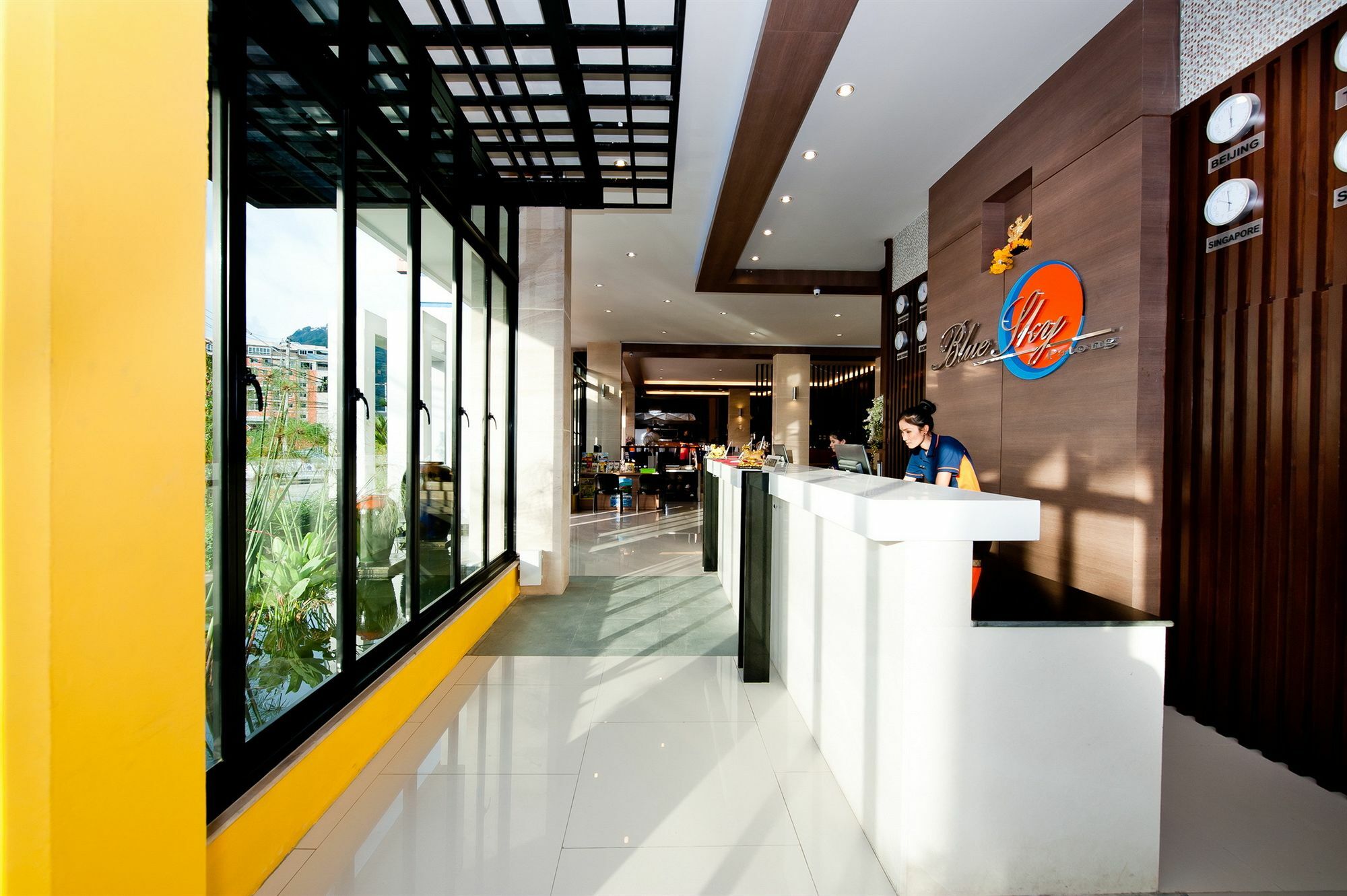 Tuana Blue Sky Patong Hotel Екстериор снимка