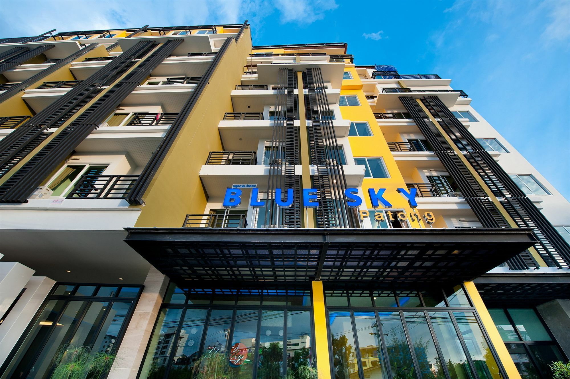 Tuana Blue Sky Patong Hotel Екстериор снимка
